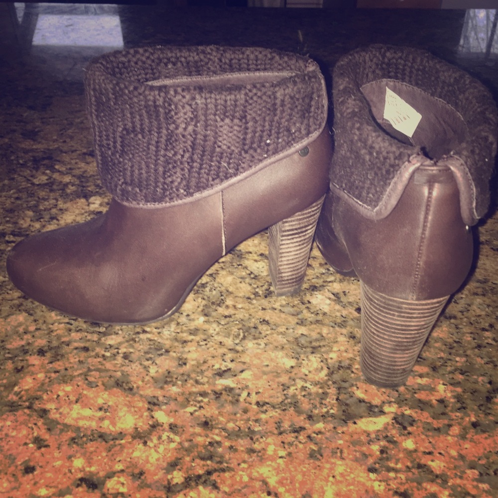 Ugg “dandylion” booties